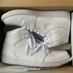 Jordan 1 Mid Triple White NEW